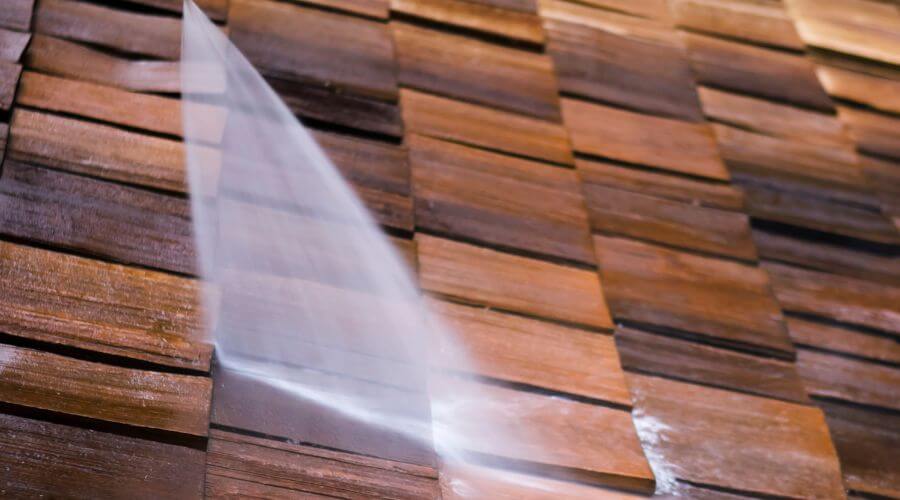 Professional gutter cleaning in Clinton, IA
